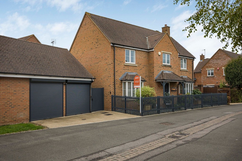 Helena Road, Swindon, SN25