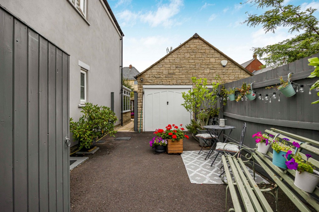 Gaveller Road, Swindon, SN25