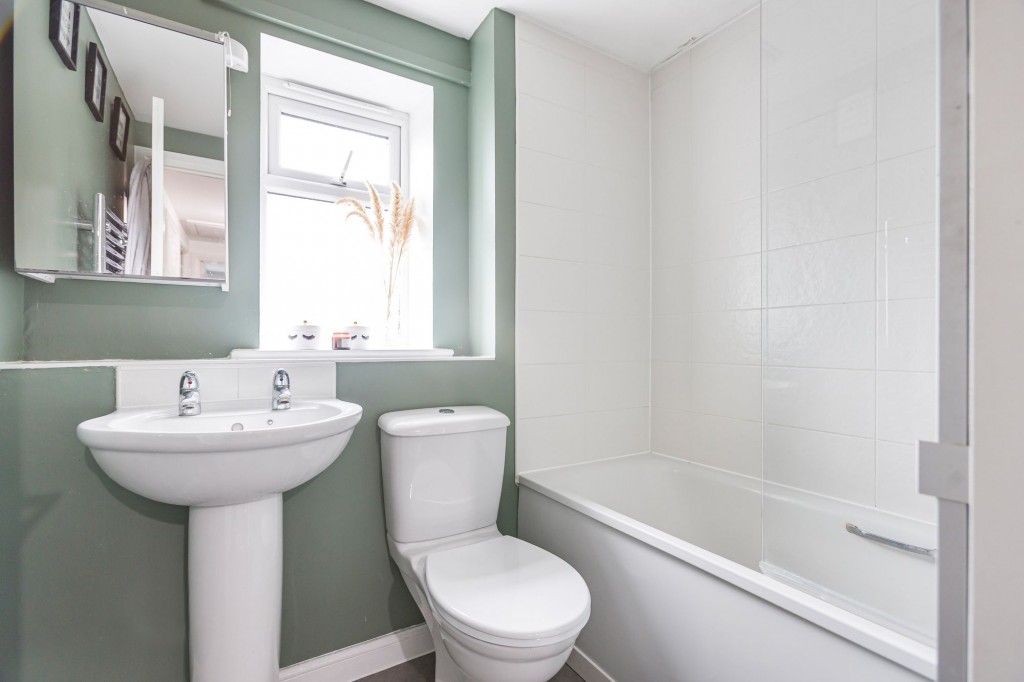 Mackay Crescent, Tadpole Garden Village, SN25