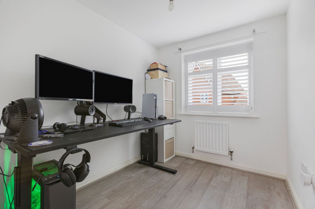 Mackay Crescent, Tadpole Garden Village, SN25