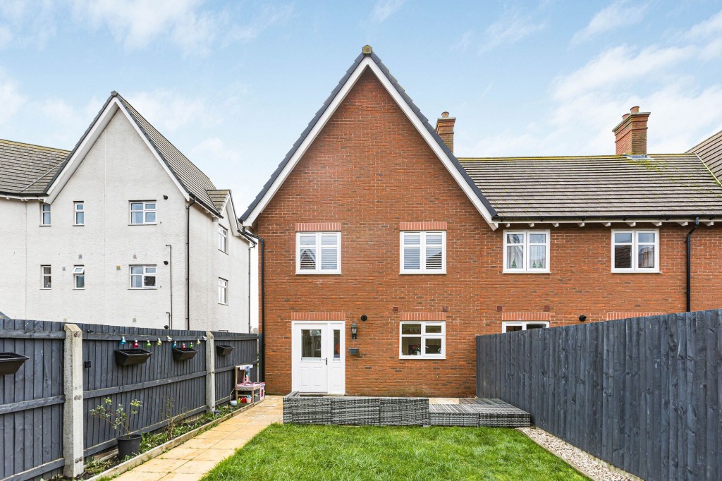 Mackay Crescent, Tadpole Garden Village, SN25