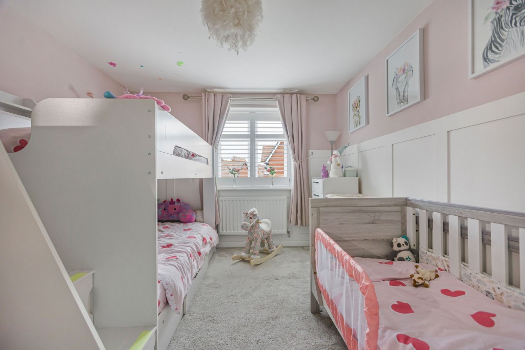 Mackay Crescent, Tadpole Garden Village, SN25