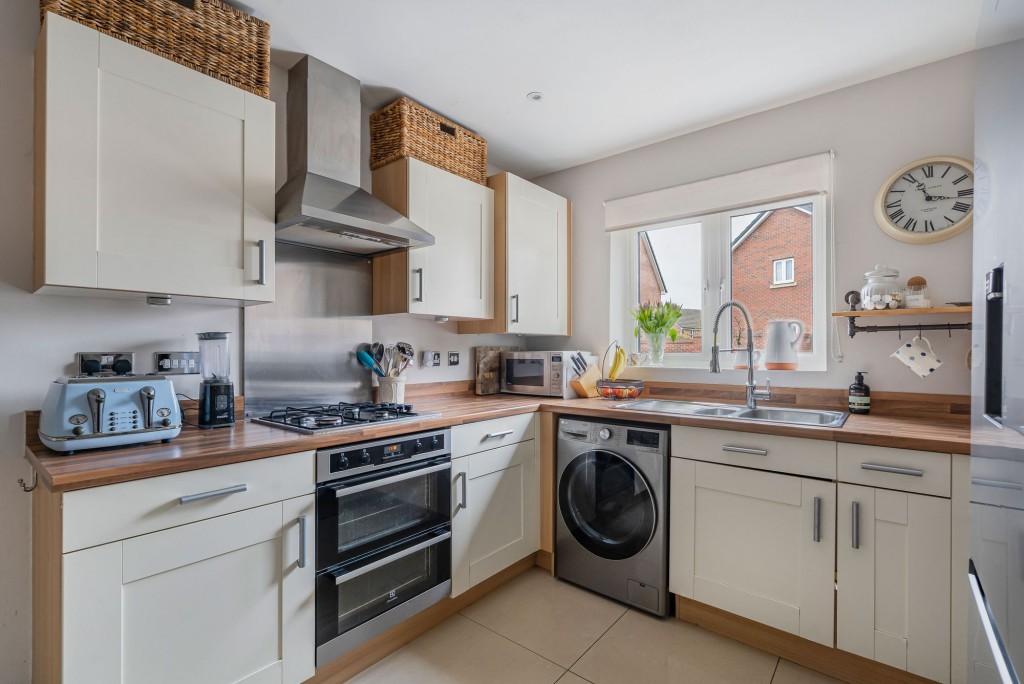 Malone Avenue, Swindon, SN25