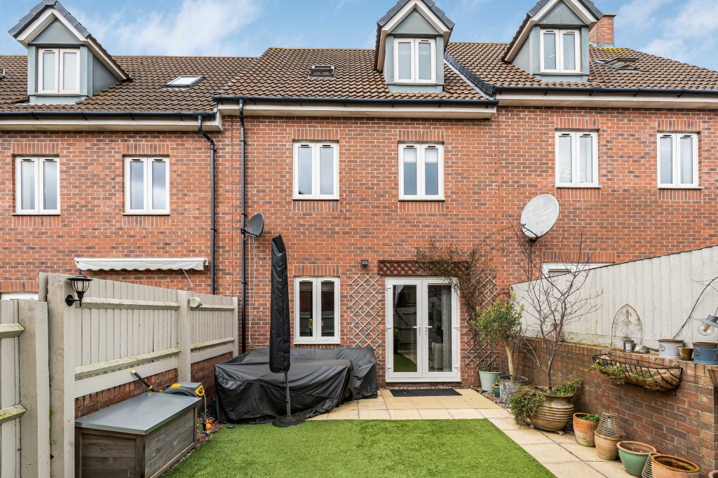 Malone Avenue, Swindon, SN25