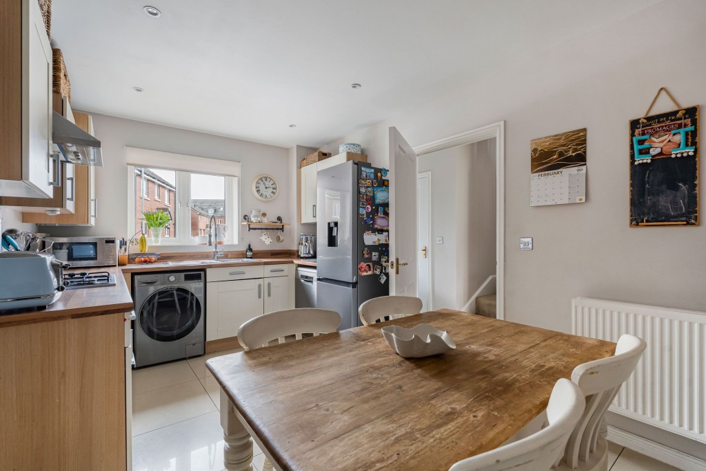 Malone Avenue, Swindon, SN25