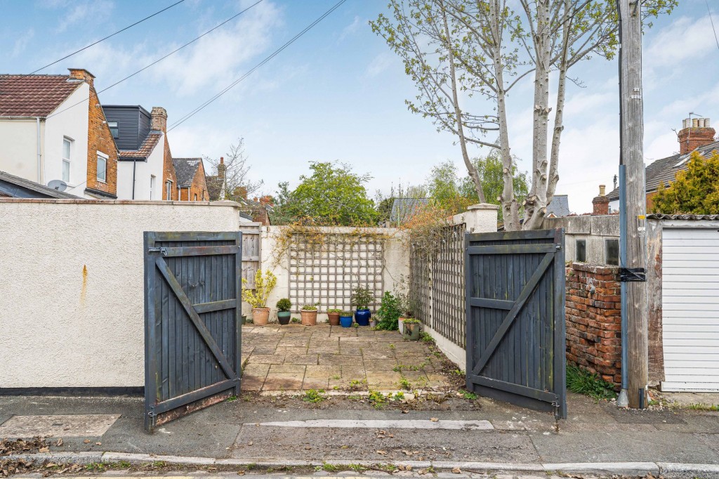 Avenue Road, Swindon, SN1