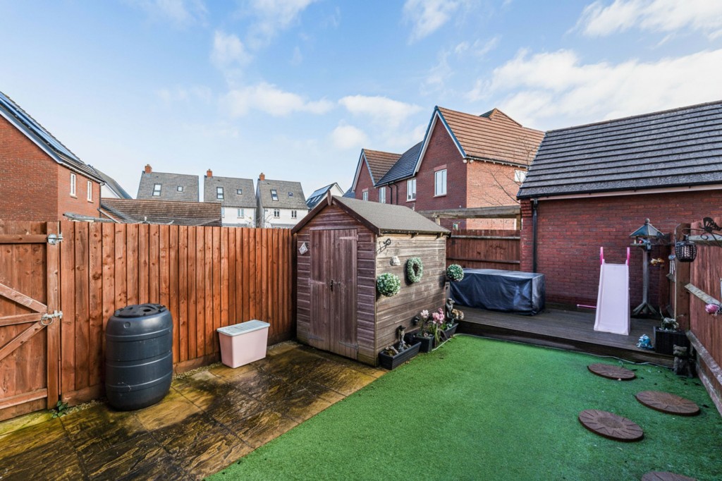 Toynbee Avenue, Tadpole Garden Village, SN25