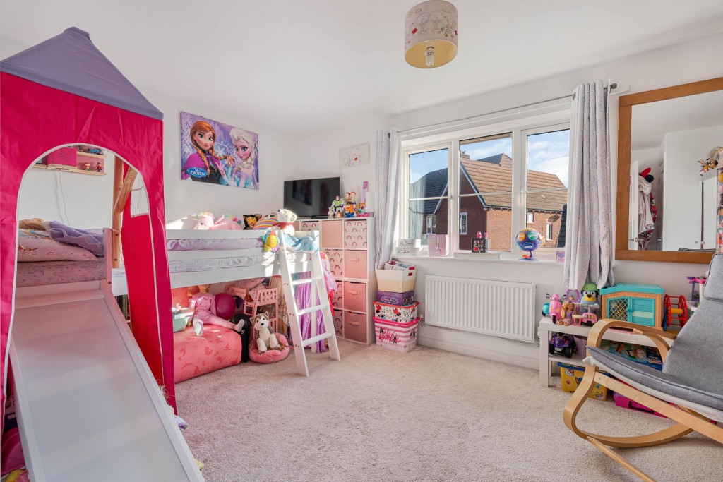 Toynbee Avenue, Tadpole Garden Village, SN25