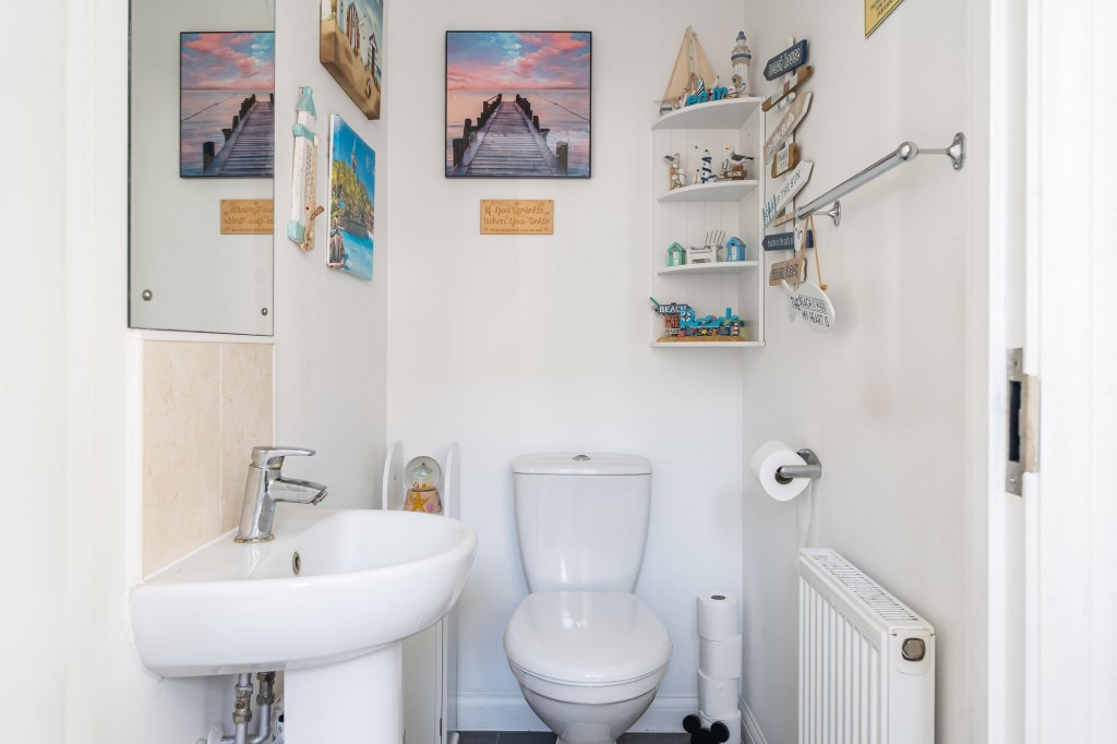 Toynbee Avenue, Tadpole Garden Village, SN25