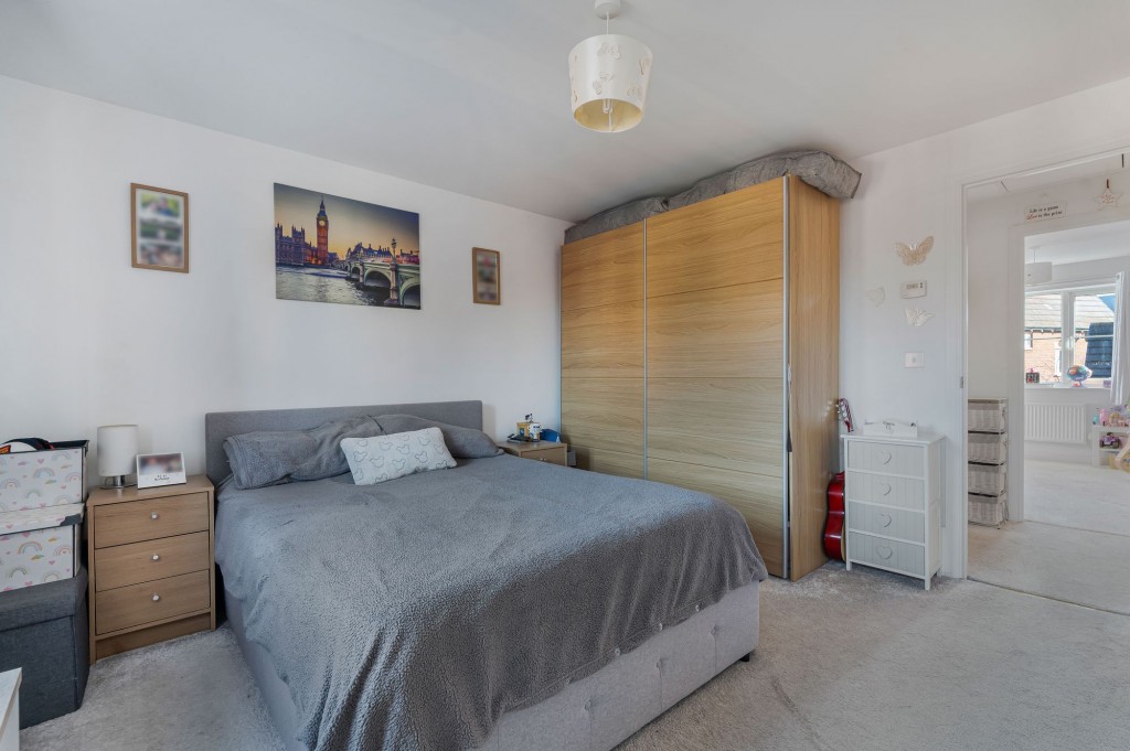 Toynbee Avenue, Tadpole Garden Village, SN25