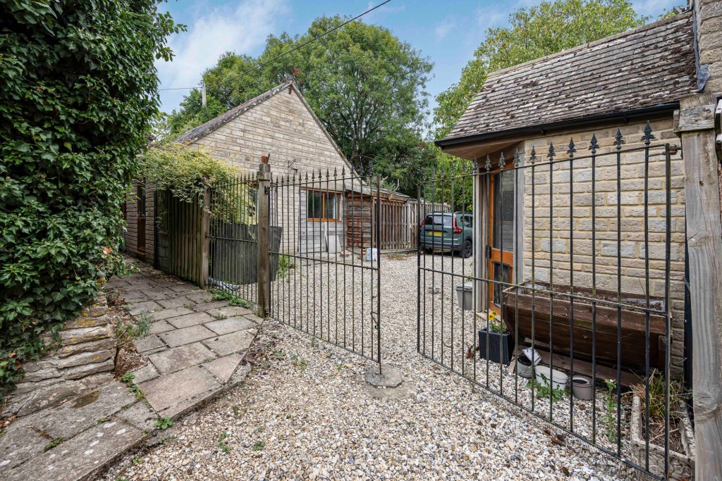 Ampney Crucis, Ridge Barn, GL7