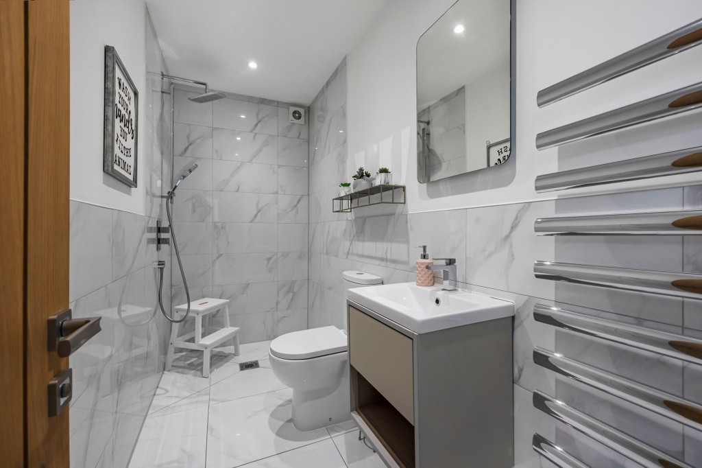 Whitworth Road, Swindon, SN25
