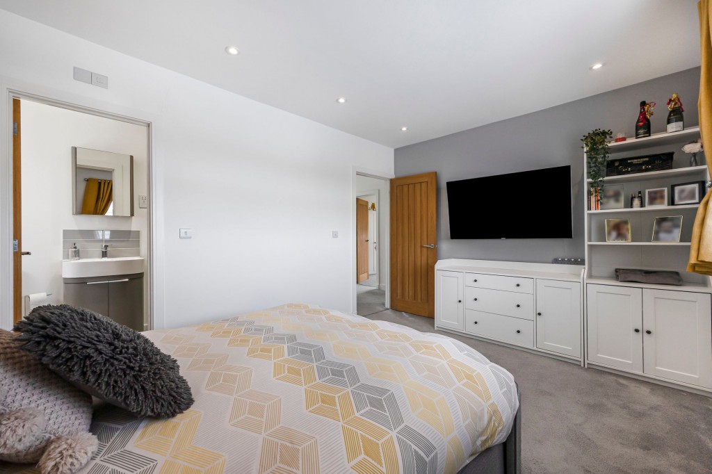 Whitworth Road, Swindon, SN25