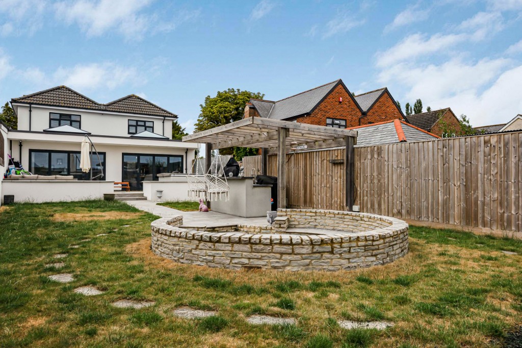 Whitworth Road, Swindon, SN25