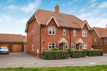Augustus Close, Tadpole Garden Village, SN25