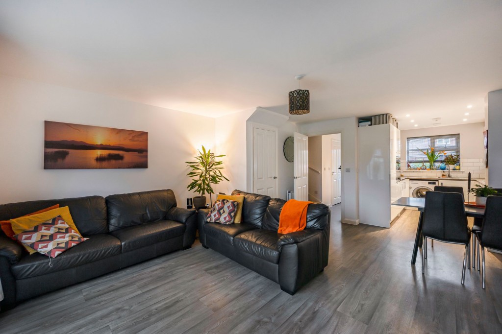 Augustus Close, Tadpole Garden Village, SN25