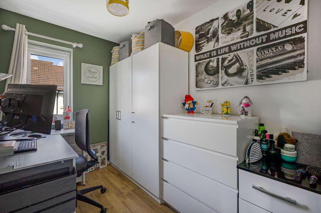 Clapham Close, Swindon, SN2