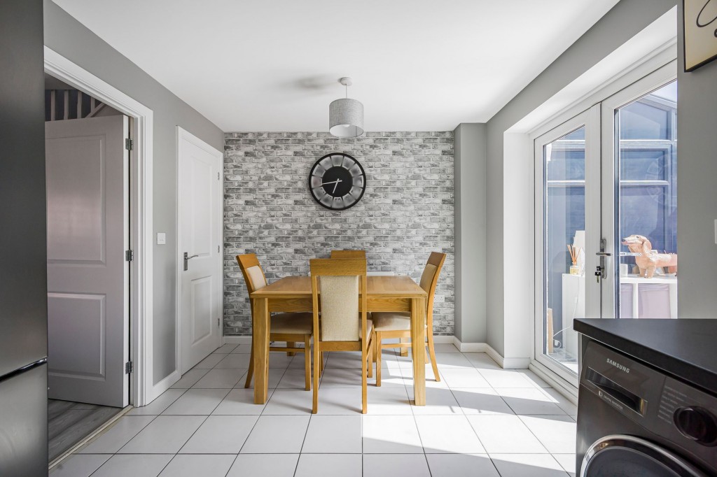 Clapham Close, Swindon, SN2