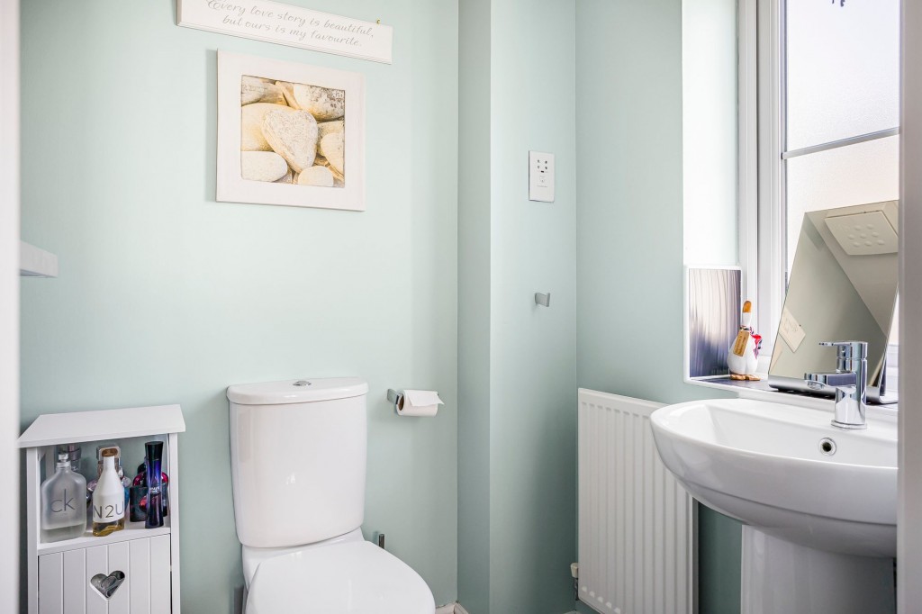 Clapham Close, Swindon, SN2