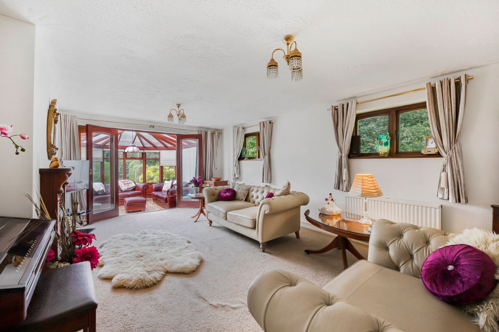 The Broadway, Swindon, SN25