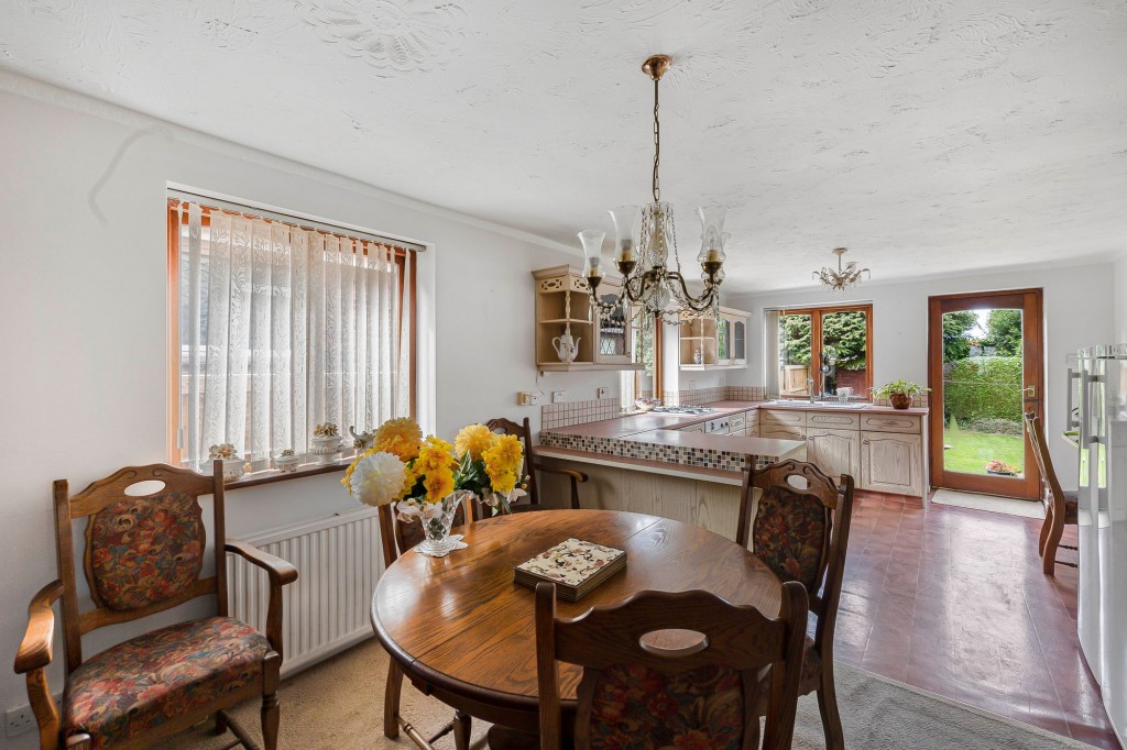 The Broadway, Swindon, SN25