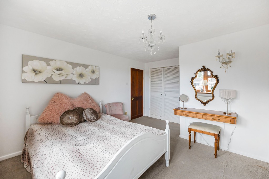 The Broadway, Swindon, SN25