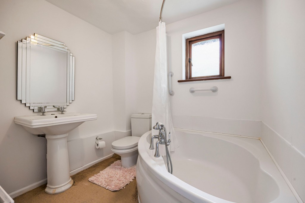The Broadway, Swindon, SN25