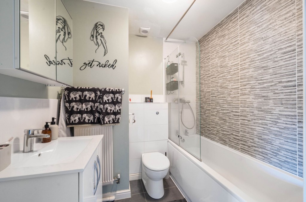 Pioneer Road, Swindon, SN25