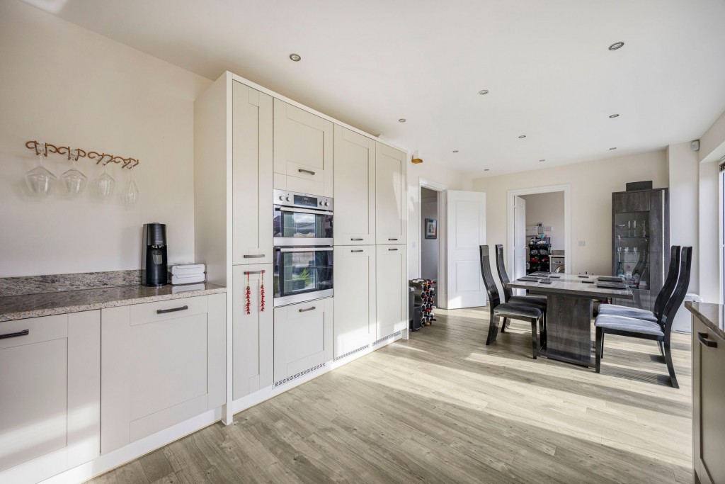 Jade Close, Swindon, SN25