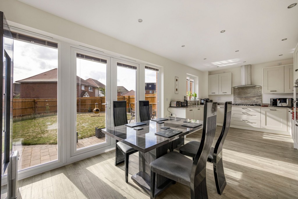 Jade Close, Swindon, SN25