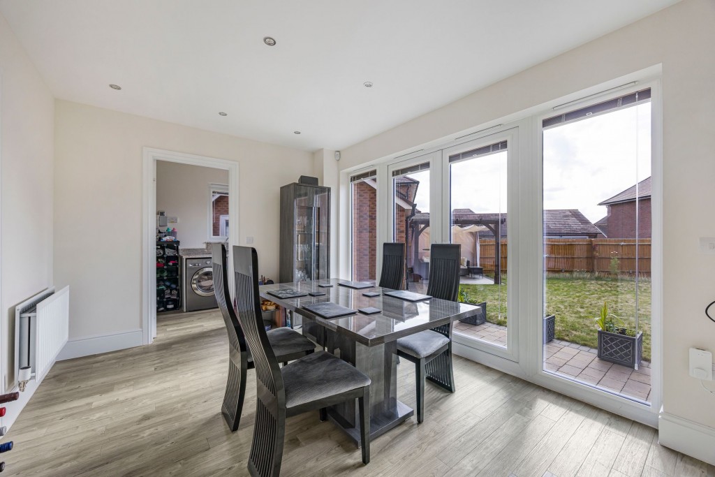 Jade Close, Swindon, SN25