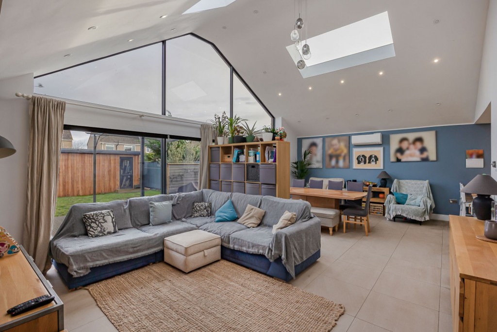 Highclere Avenue, Swindon, SN3