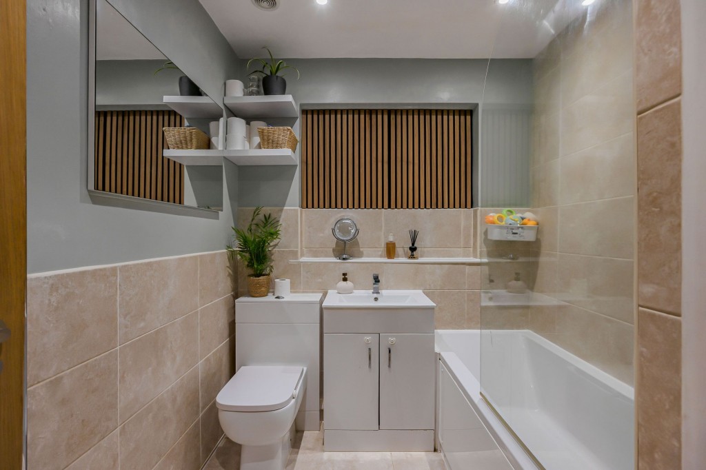 Highclere Avenue, Swindon, SN3