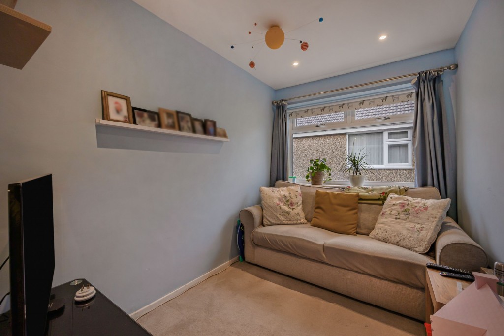 Highclere Avenue, Swindon, SN3