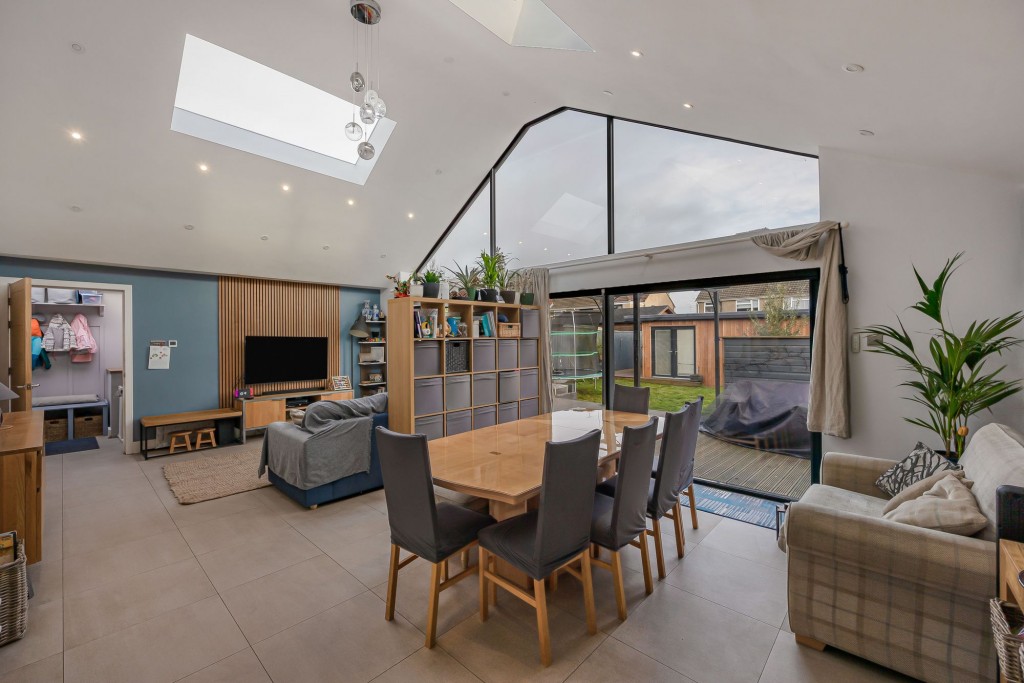 Highclere Avenue, Swindon, SN3