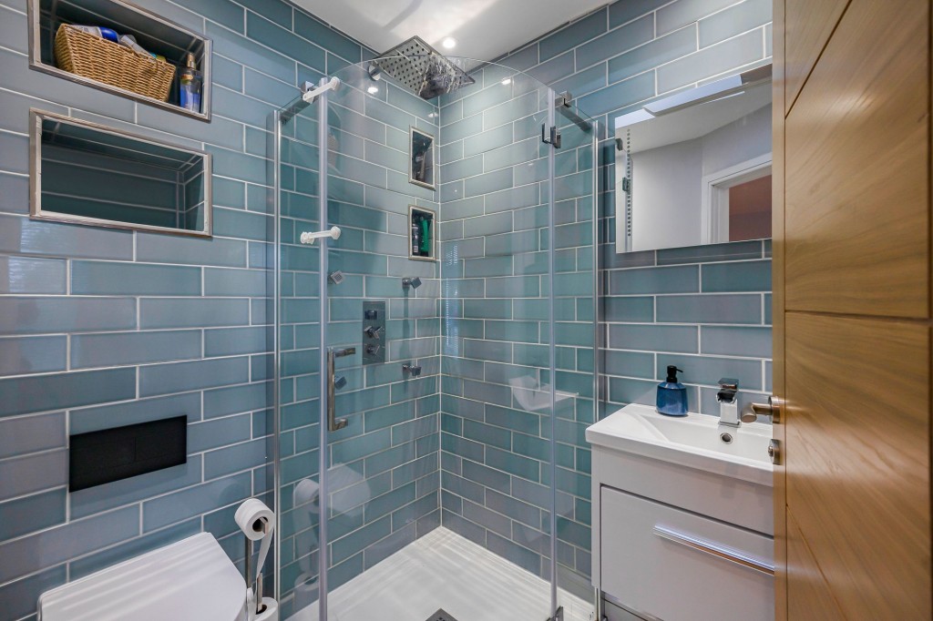 Highclere Avenue, Swindon, SN3