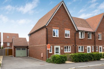 Toynbee Avenue, Tadpole Garden Village, SN25