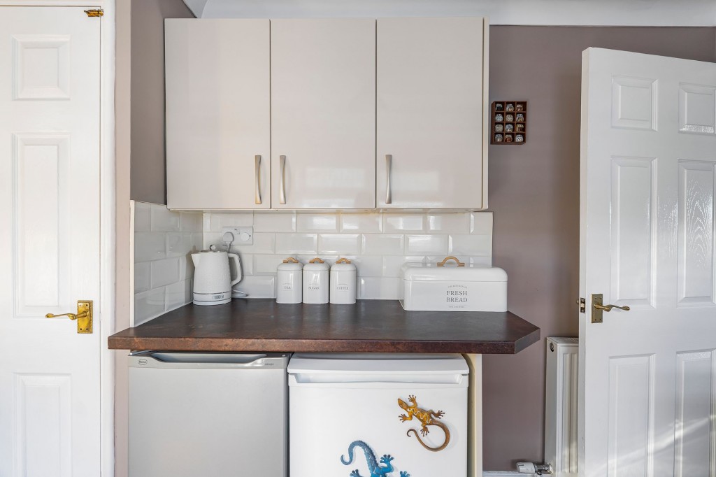 The Broadway, Swindon, SN25