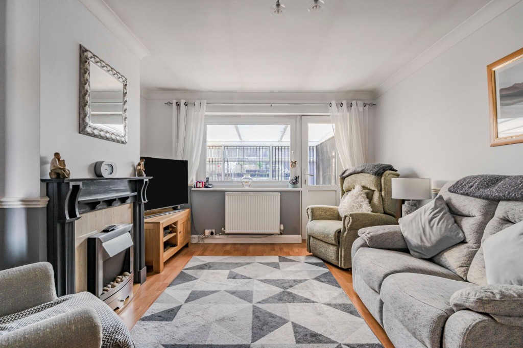 The Broadway, Swindon, SN25