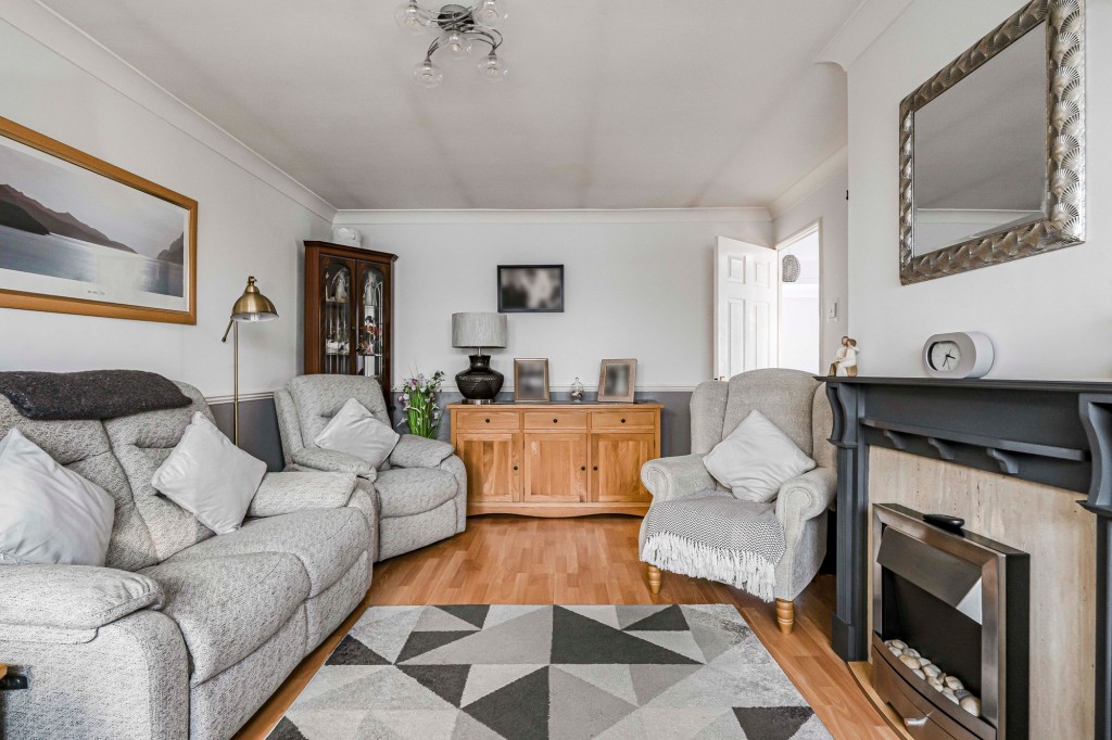 The Broadway, Swindon, SN25