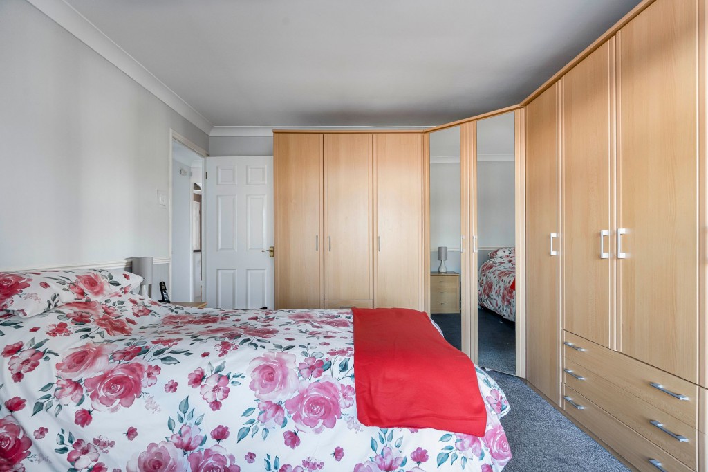 The Broadway, Swindon, SN25