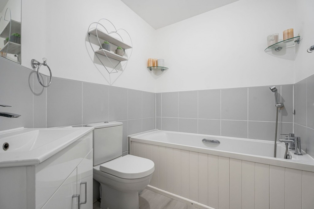 Vistula Crescent, Swindon, SN25