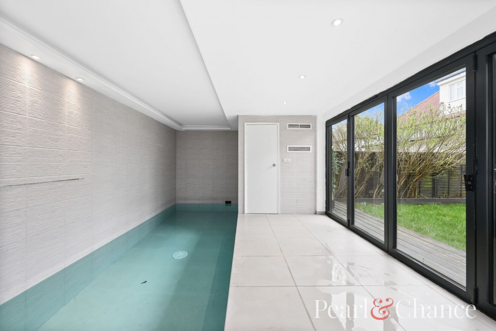 The Vale, London, NW11