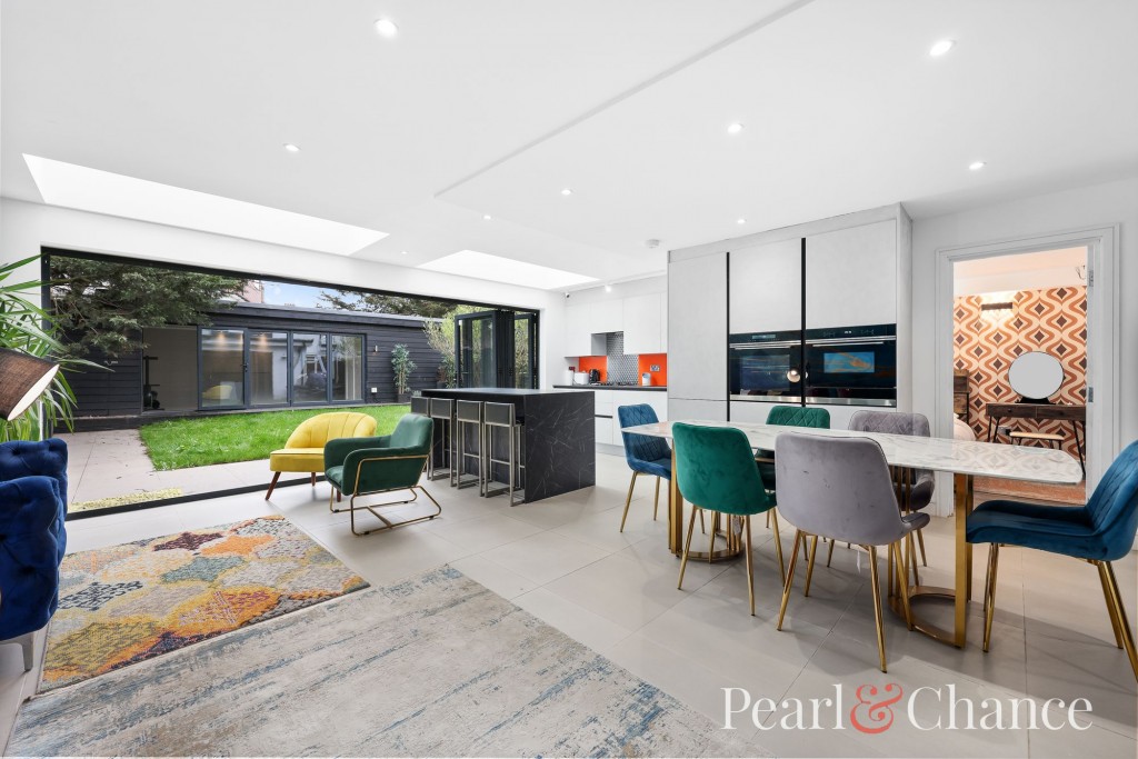 The Vale, London, NW11