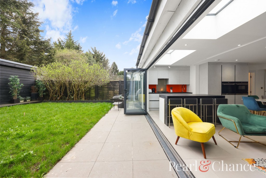 The Vale, London, NW11