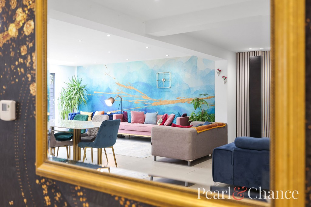 The Vale, London, NW11