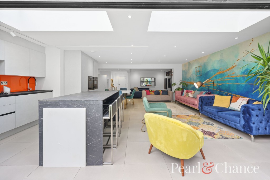 The Vale, London, NW11