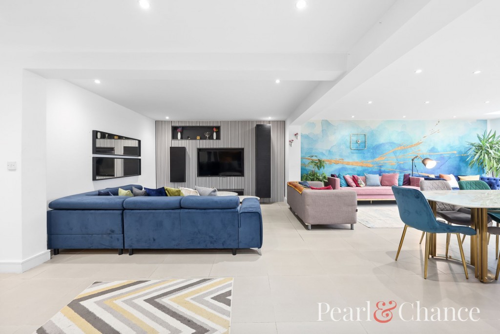 The Vale, London, NW11