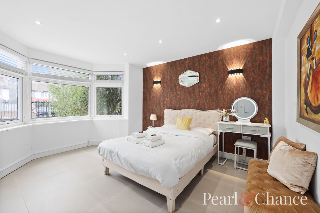 The Vale, London, NW11