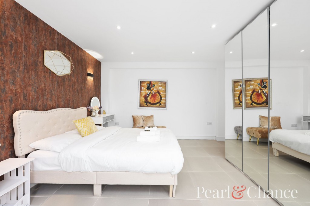 The Vale, London, NW11